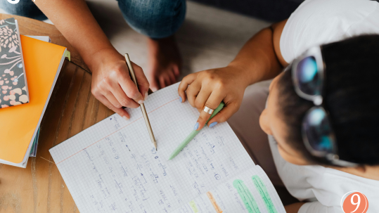 Academos développe une application pour connecter les jeunes avec des professionnel.le.s pour les aider à découvrir le monde du travail, trouver un projet professionnel stimulant et persévérer dans leurs études.