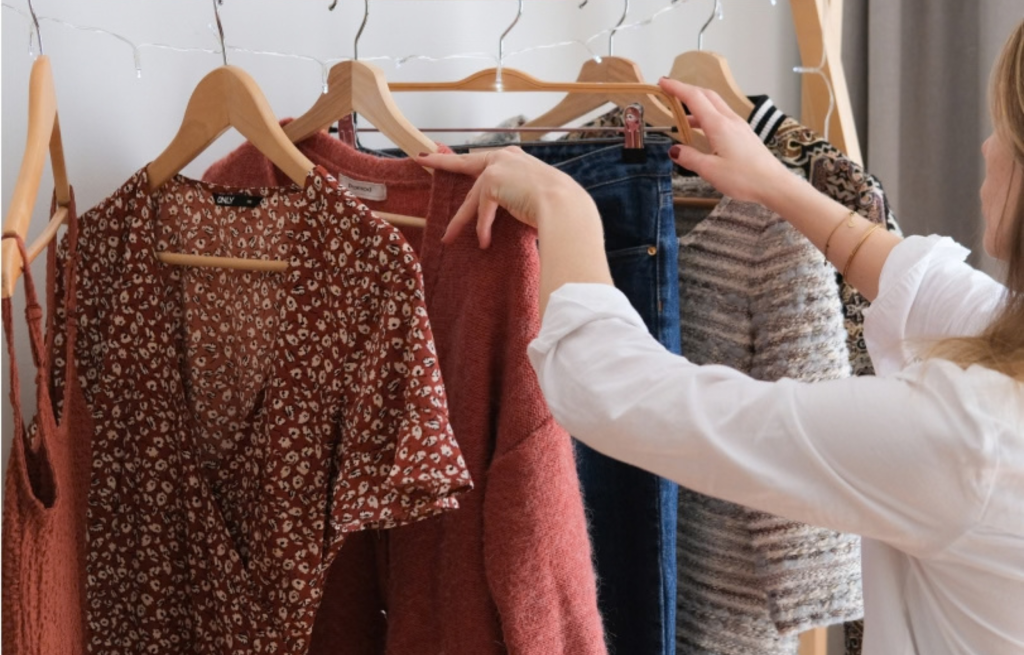 Bon magasinage facilite l’économie circulaire en donnant une seconde vie aux vêtements.